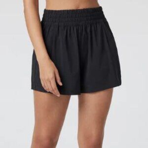 Vuori Villa Women's Black Pull on Shorts - M